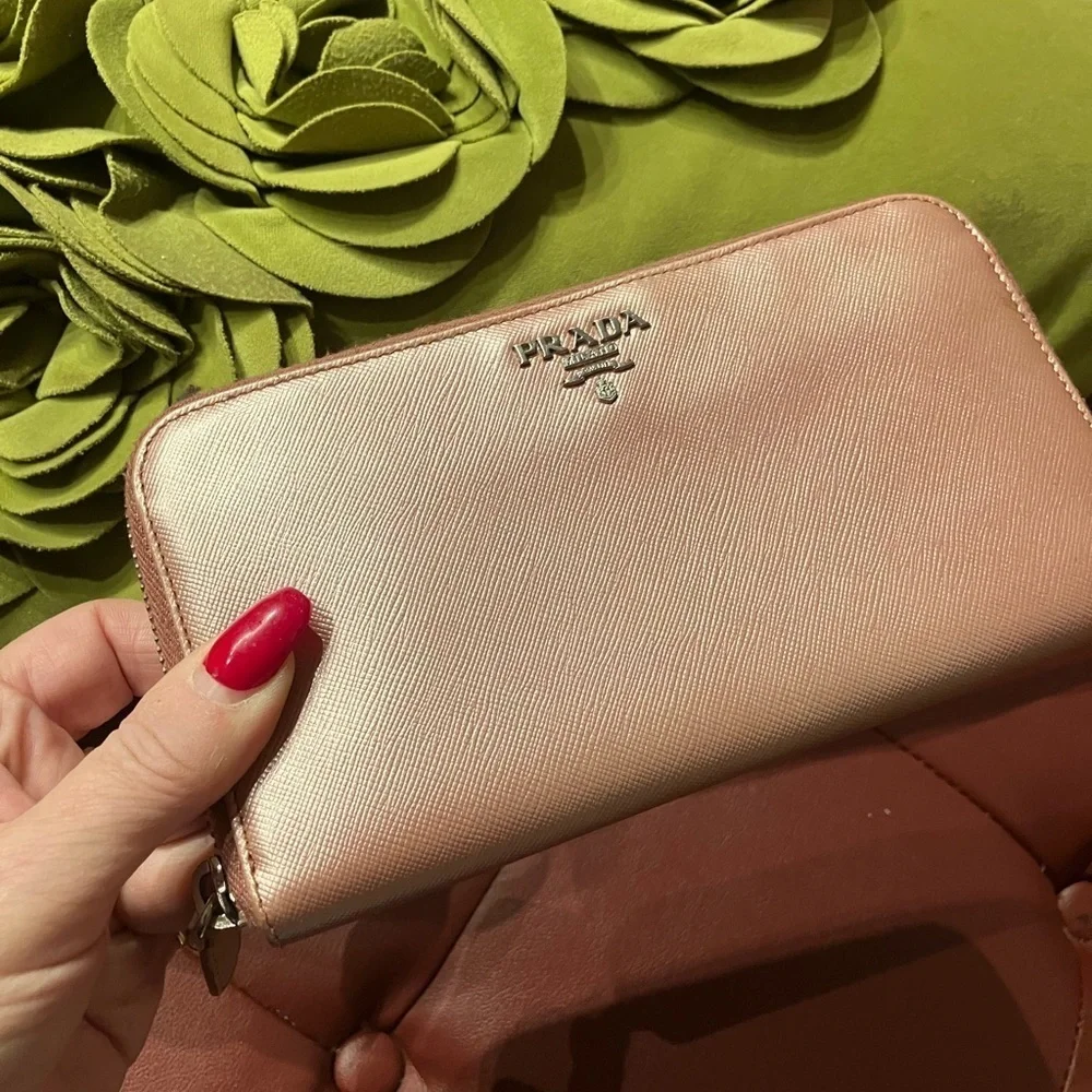 Prada Wallet - Picture 5 of 8